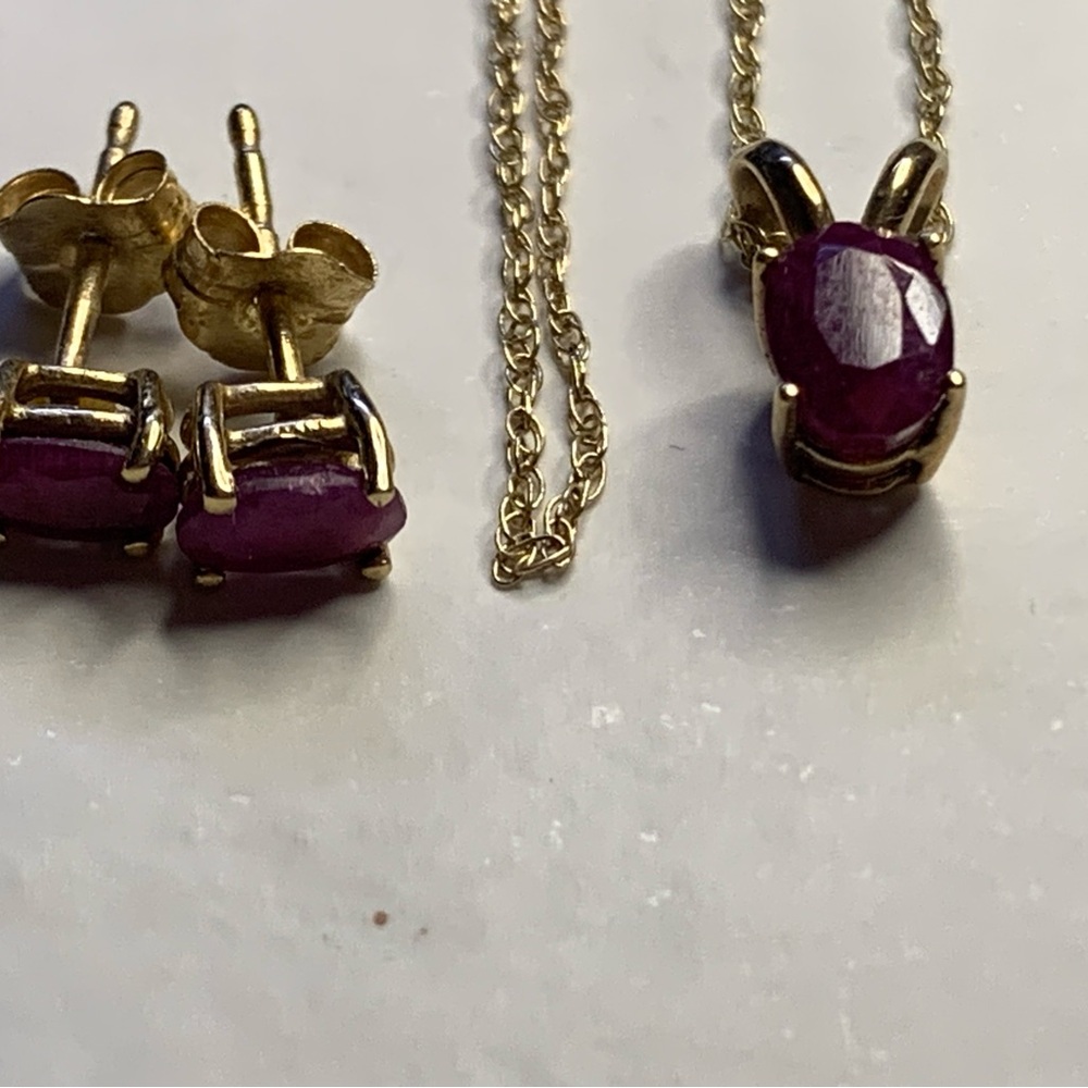 10kt Solid Gold Ruby Set. Earrings,Backs, Pendant… - image 2